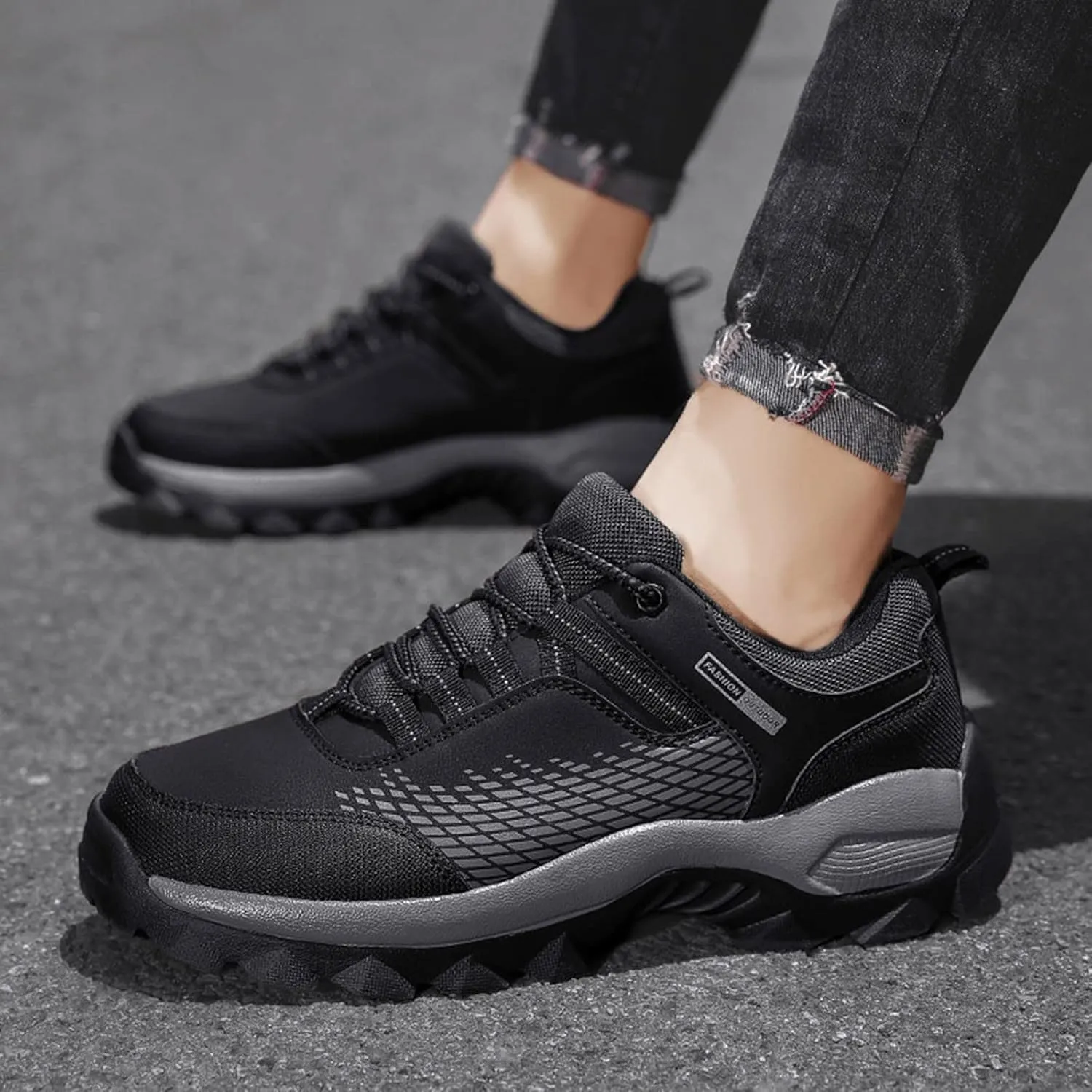 2022 Men's Outdoor Hiking Shoes Light Casual Sports Round Toe Comfortable Fashion Sports Running Shoes Mens Fashion Sneaker
