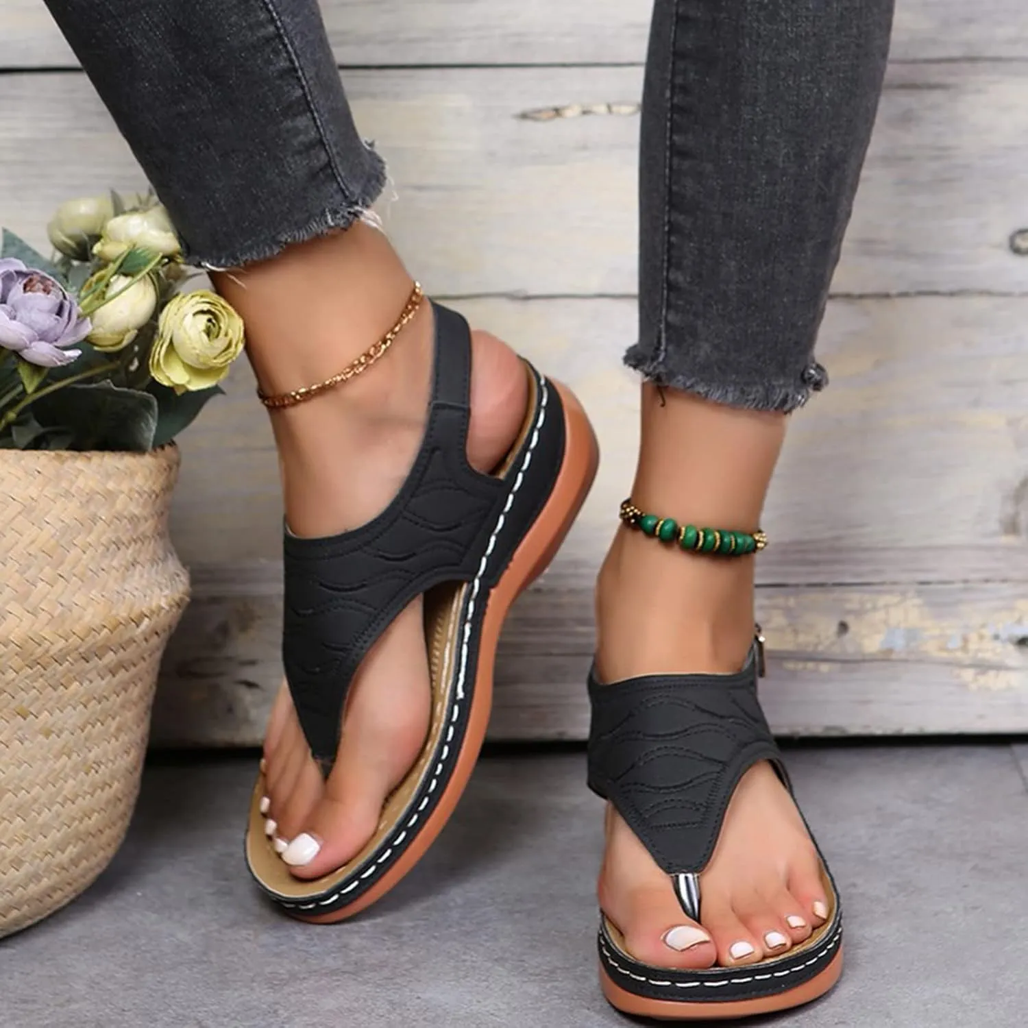 Flat Sandals for Women Comfort Thong Style Flip Flops with Buckle Ankle Strap Summer Clip Toe Sandals with Arch Support Outdoor Beach Shoes,Black,US8/EU39