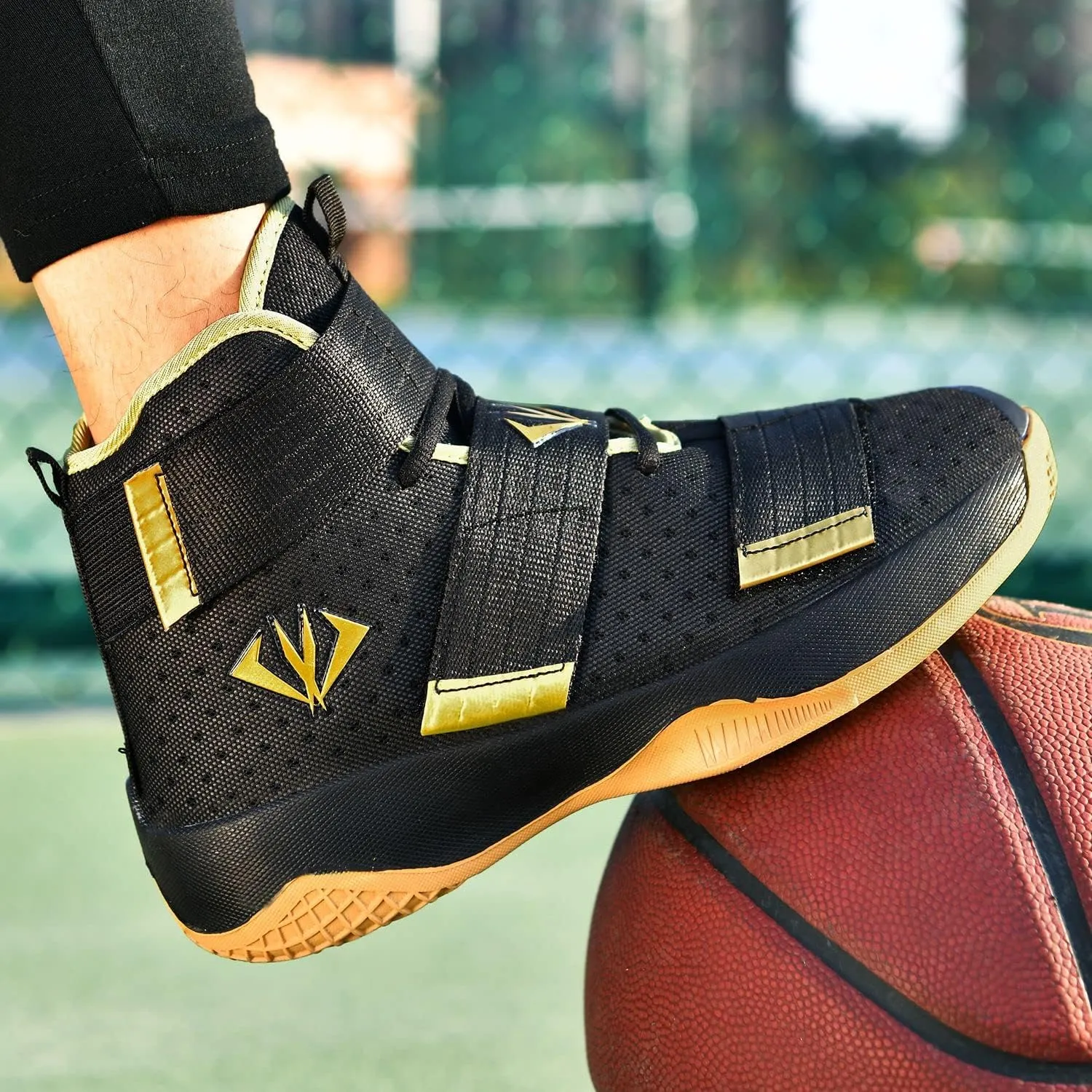 MAUGELY Men's Women's Breathable Basketball Shoes Students Sports Causal Outdoor Non-Slip Sneakers for Couple