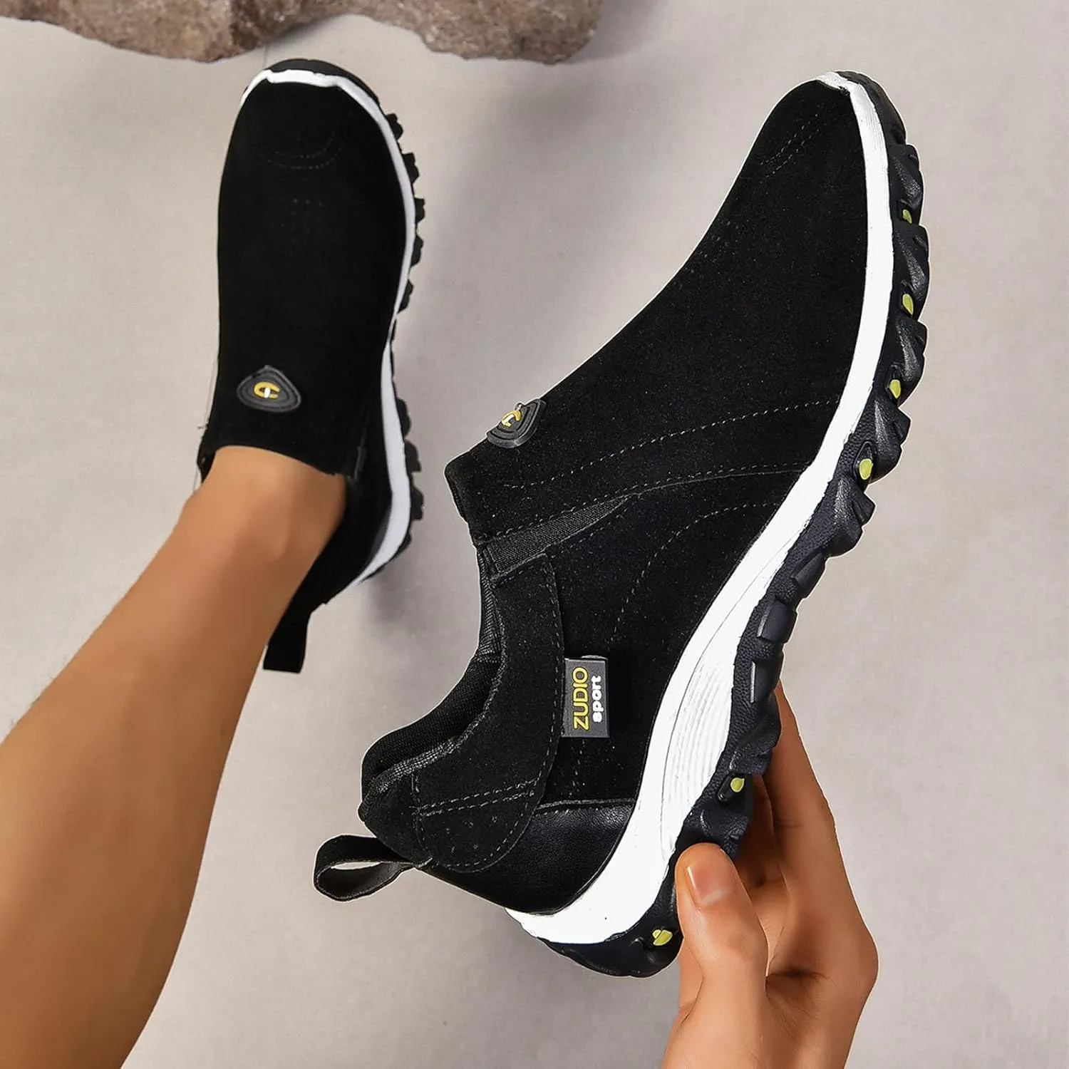 Men‘s Suede Waterproof Hiking Shoes, Outdoors Lightweight Arch Support Low-top Flat Sole Waterproof Everyday Wear Non-Slip Slip on Sneakers
