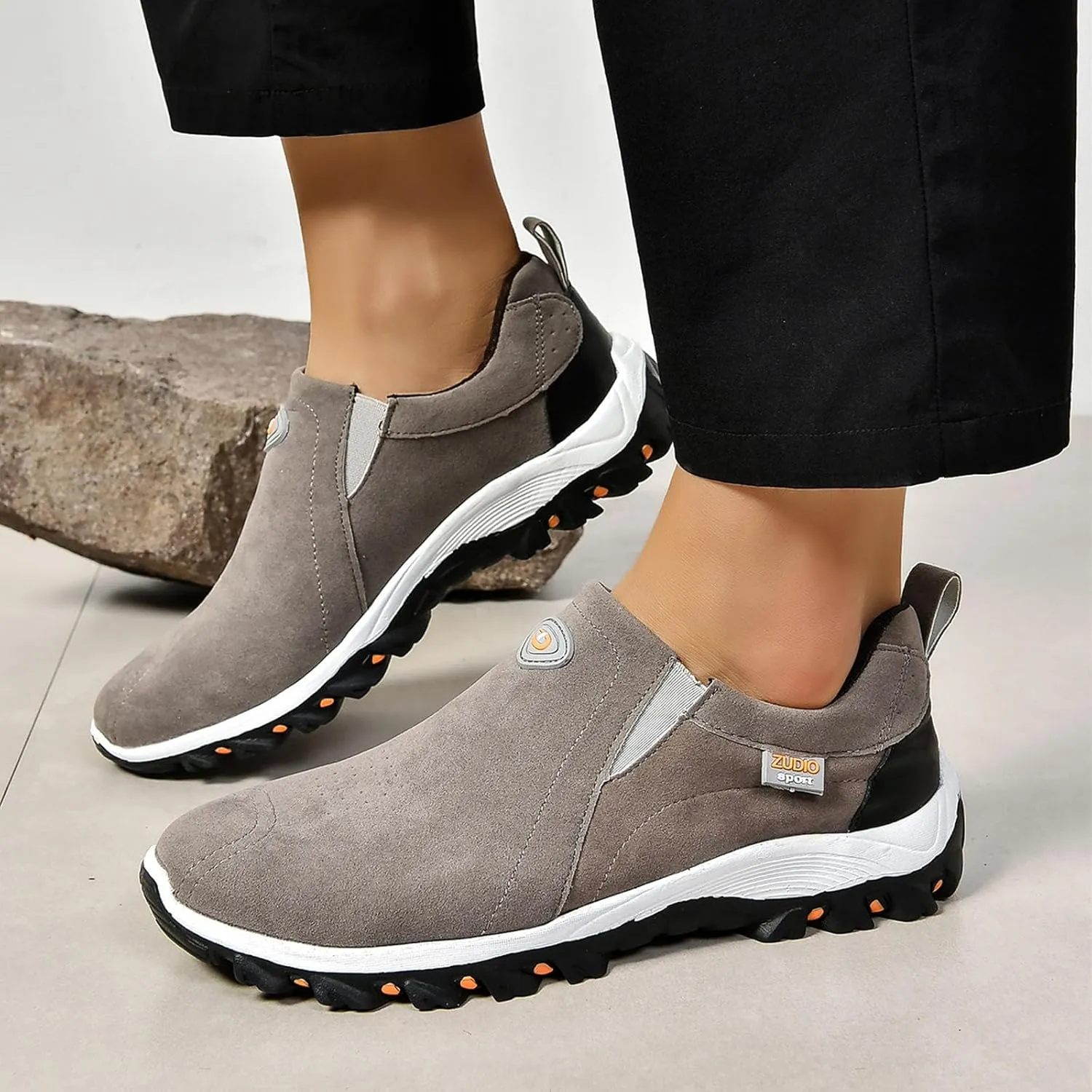 Men‘s Suede Waterproof Hiking Shoes, Outdoors Lightweight Arch Support Low-top Flat Sole Waterproof Everyday Wear Non-Slip Slip on Sneakers