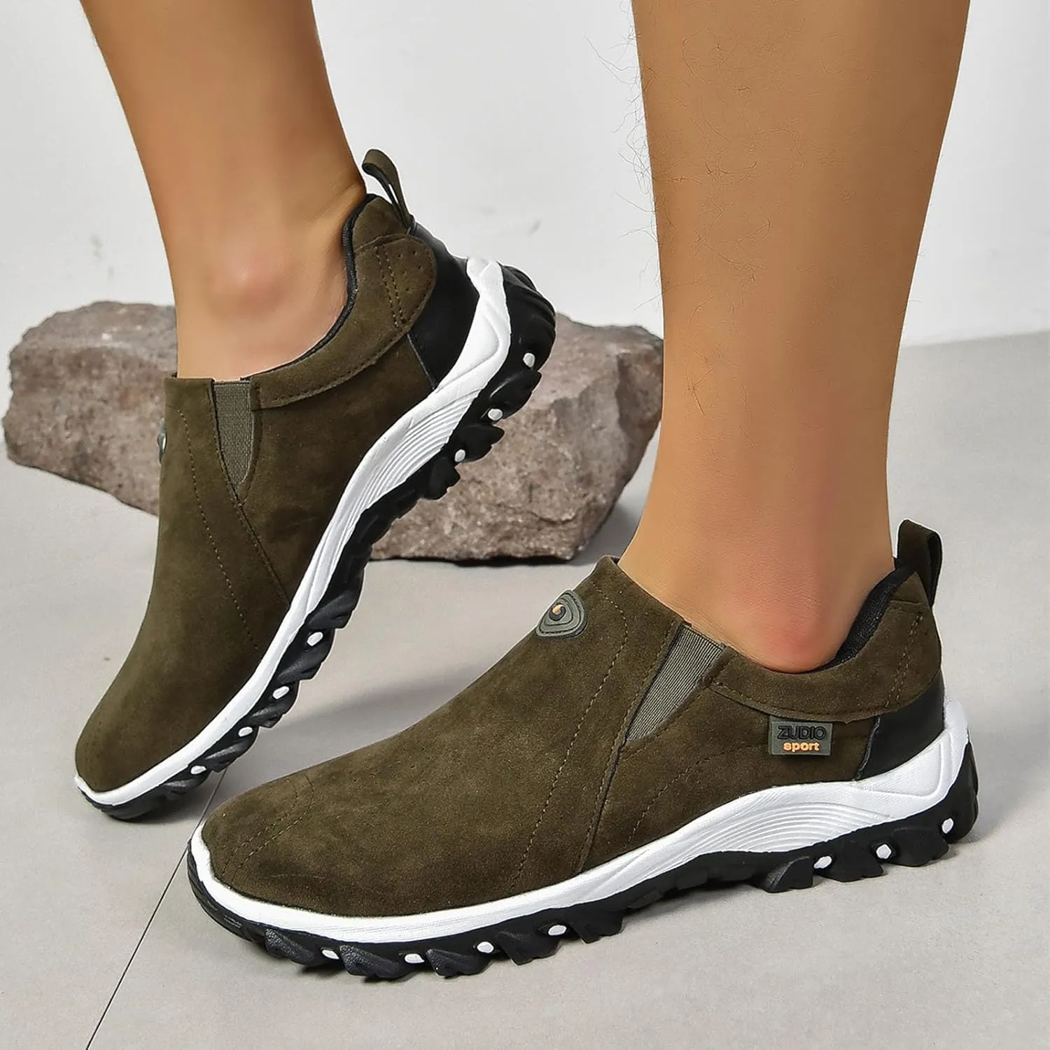 Men‘s Suede Waterproof Hiking Shoes, Outdoors Lightweight Arch Support Low-top Flat Sole Waterproof Everyday Wear Non-Slip Slip on Sneakers